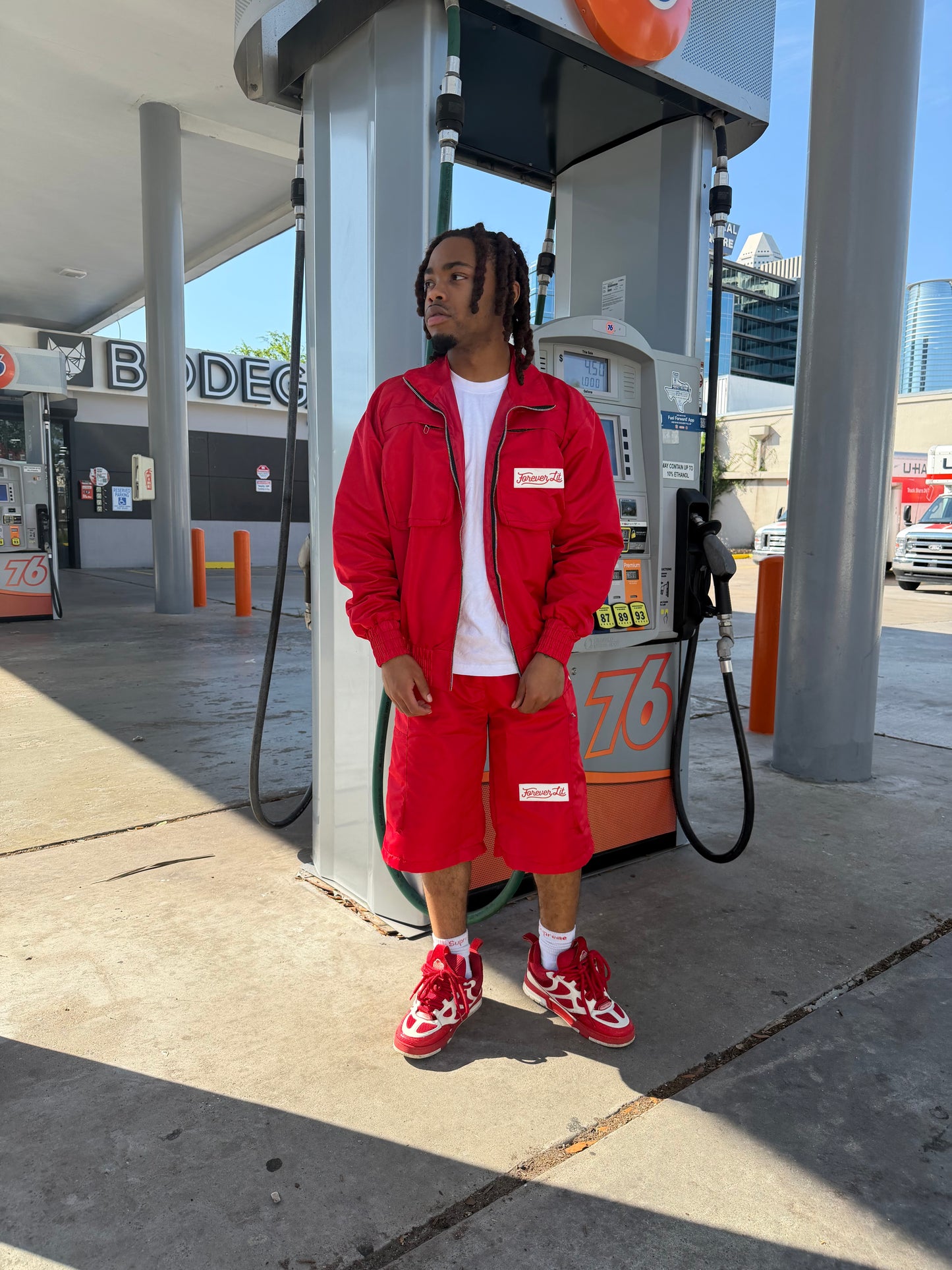 ESSENTIAL RED SETS